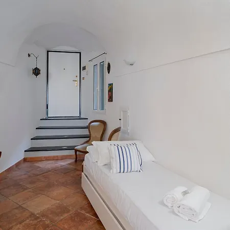 Casa San Siro, De Benedetti Apartament